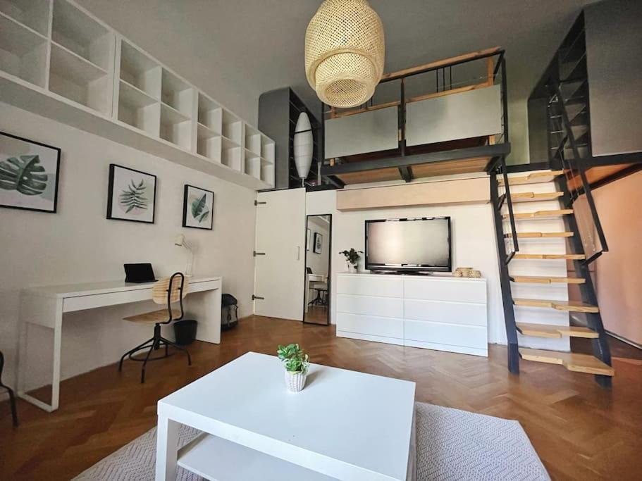 Stefanka Apartment Old Town Bratislava Bagian luar foto
