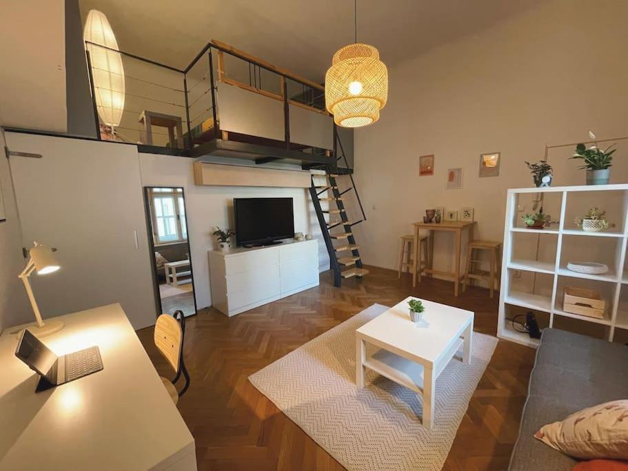 Stefanka Apartment Old Town Bratislava Bagian luar foto